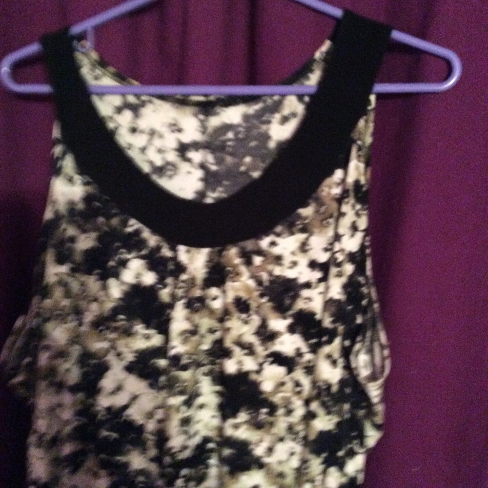 Like new silky patteened blouse - Picture 3 of 6